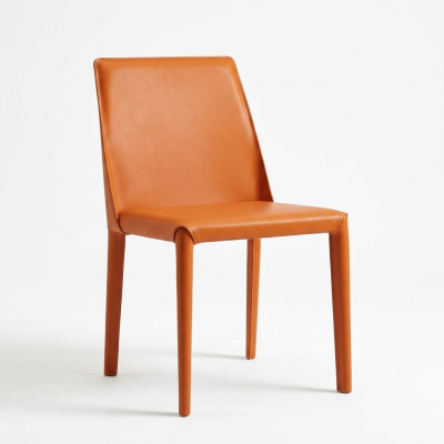 Sedia in ecopelle arancione, mobili da sala da pranzo, sedie moderne con struttura in legno, nuove.