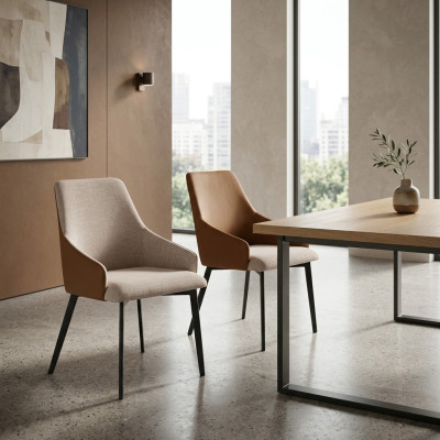 Sedia da pranzo marrone chiaro con telaio in acciaio inox e sedie in legno.
