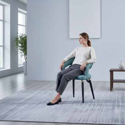 Sedia da pranzo blu di lusso, singola di stile elegante, in legno.