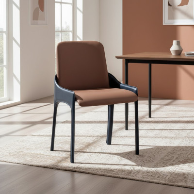 Sedia da pranzo marrone elegante poltrona monoposto di lusso.