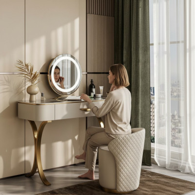 Tavolo beige da toeletta con design e cassetti.