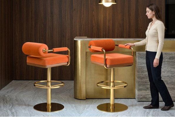 Sgabello da bar in arancio, sedile in acciaio inossidabile, poltrona elegante, mobili da lounge moderni.