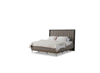 Camera da letto grigia con letto design, struttura in legno, letti in tessuto di pregio.