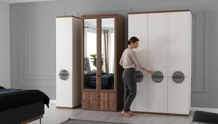 Armadio in legno bianco per camera da letto, design di mobili. Armadio moderno.