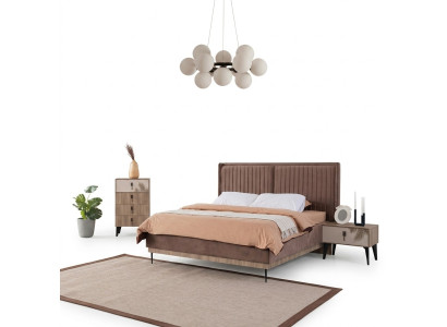 Camera da letto marrone con letto matrimoniale in legno di design, moderno, 2 comodini.