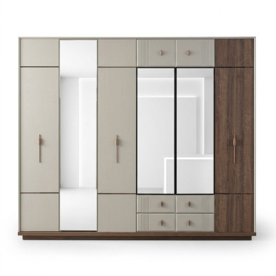 Grande armadio bianco elegante camera da letto in legno di lusso.