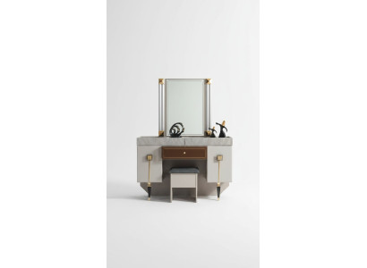 Arredamento in legno moderno per la camera da letto con panchina, specchio e set delle gambe.
