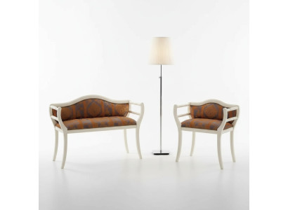 Classico set da salotto composto da divano, sedie, mobili imbottiti per il soggiorno in stile design.