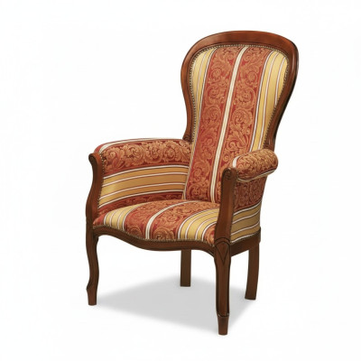 Poltrona classica in tessuto imbottito di lusso con struttura in legno nuova.