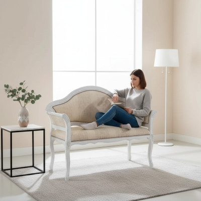 Beige panchina imbottita classica da designer per soggiorno, mobili seduta nuovi di lusso.