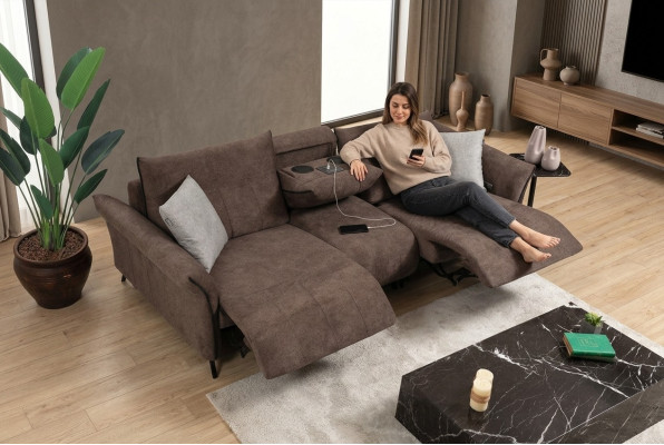 Divano di lusso per il soggiorno, divano a quattro posti, moderno, design nuovo.