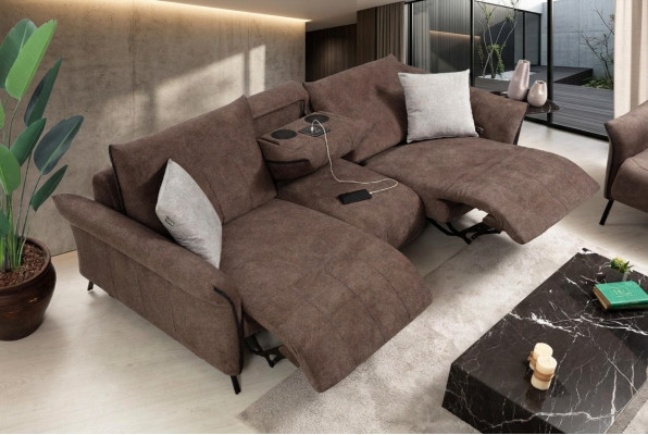 Divano di lusso per il soggiorno, divano a quattro posti, moderno, design nuovo.