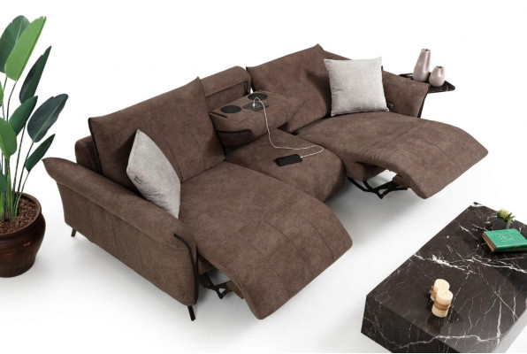 Divano di lusso per il soggiorno, divano a quattro posti, moderno, design nuovo.