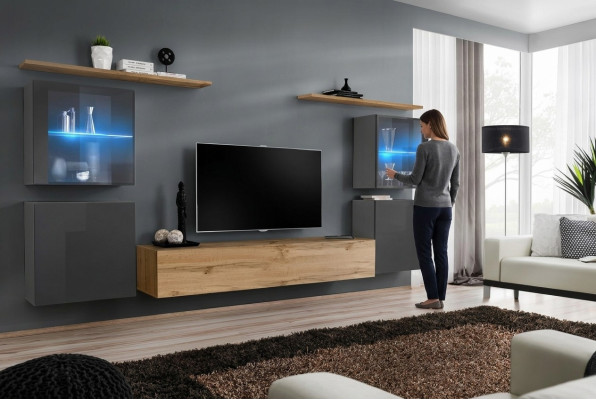 Designer Braun parete del soggiorno in stile moderno con mensole a muro e armadio in legno.
