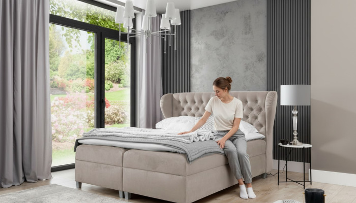 Letto matrimoniale di lusso Chesterfield per camera da letto, letto imbottito moderno con arredamento.