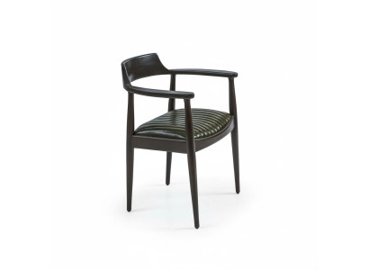 Design della sedia da pranzo con braccioli. Nuovo sedile in legno nero.