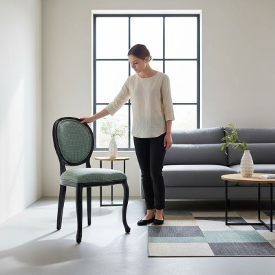 Sedia verde classica per sala da pranzo, nuovo arredamento di lusso, sedia di legno.