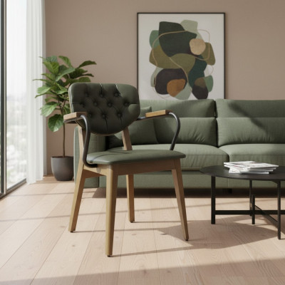 Sedia da pranzo con braccioli imbottita in stile Chesterfield, arredamento di lusso.