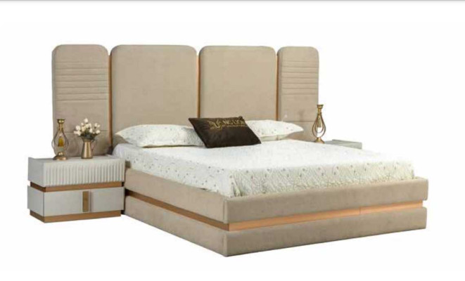 Tavolo per il trucco beige moderno con specchio Altezza 180 cm lussuoso Mobili nuovi.