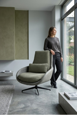 Elegante poltrona di design per soggiorno, nuovo mobilio di lusso, colore verde.
