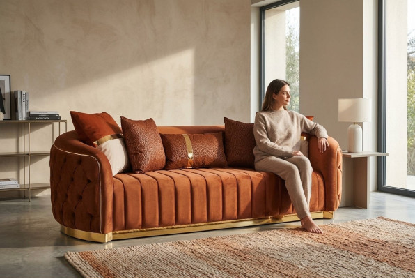 Testo arancione Tre posti in tessuto. Divano moderno di design di lusso in velluto Chesterfield.