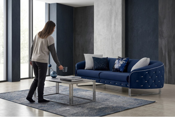 Divano design 3 posti Chesterfield, divano imbottito design blu.