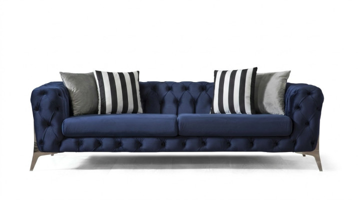 Divano Chesterfield 3 posti in velluto blu lussuoso per il soggiorno.