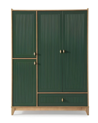 Set per la cameretta dei bambini. Include un letto, 2 armadi e una scrivania.