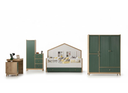 Set per la cameretta dei bambini. Include un letto, 2 armadi e una scrivania.