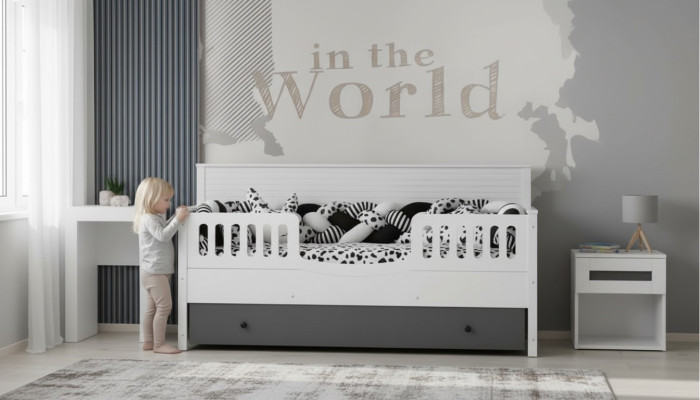Letto per bambini luminoso. Arredo elegante per la perfetta camera dei bambini.