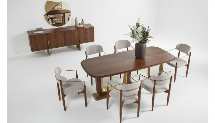 Set da sala da pranzo moderno. Include un tavolo da pranzo, 6 sedie, uno specchio e un mobiletto.