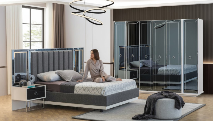 Set da camera da letto di design con letti matrimoniali comodini armadio.