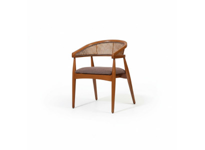 Sedia di lusso marrone con telaio in legno per sala da pranzo, sedie da designer con braccioli.