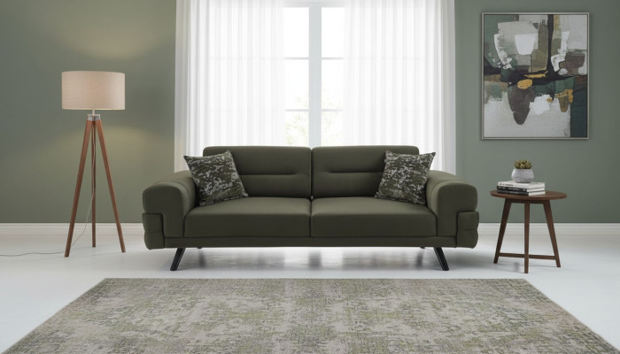 Divano in tessuto verde scuro a tre posti per il soggiorno di stile elegante.