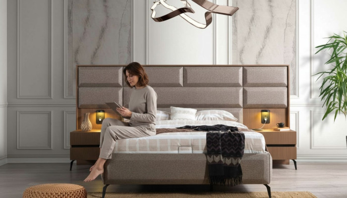 Camera da letto grigia esclusiva con letto matrimoniale e 2 comodini, set 3 pezzi