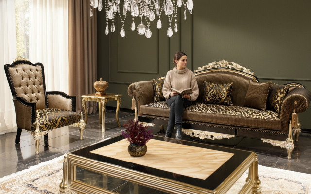 Divani Chesterfield marroni per il soggiorno con tessuto, poltrona a 3 posti e tavolino.