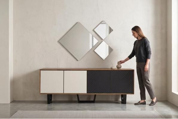Set da pranzo moderno composto da credenza 4 pezzi con 3 specchi novità.