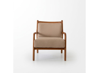 Sedia beige moderna per soggiorno, arredamento di lusso, design imbottito in ecopelle.