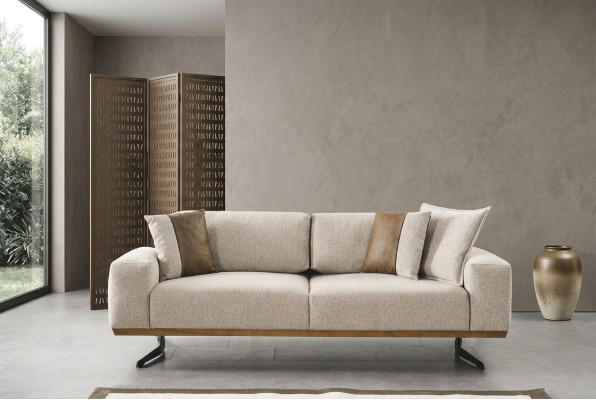 Divano a tre posti di design, colore beige, mobili di lusso per il soggiorno, 225 cm.