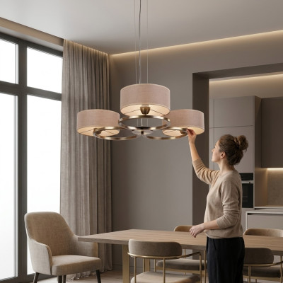 Plafoniera moderna da parete per soggiorno con lampade di lusso.