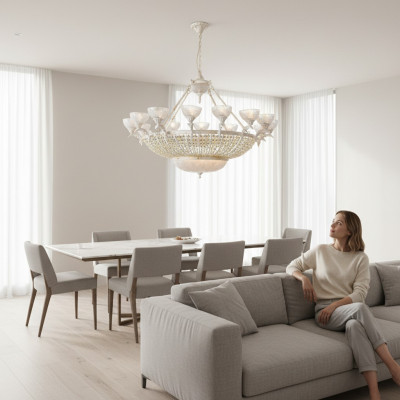 Lustrini in cristallo. Lampadario moderno, elegante. Interni di design. Nuovo.