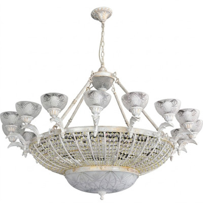 Lustrini in cristallo. Lampadario moderno, elegante. Interni di design. Nuovo.
