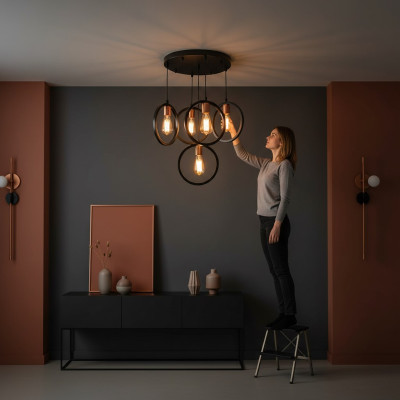 Lampada a soffitto elegante per un'illuminazione ottimale nel corridoio.