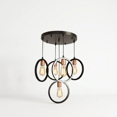 Lampada a soffitto elegante per un'illuminazione ottimale nel corridoio.