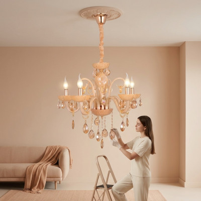 Cristallo lampadario per il soggiorno, nuovo e scintillante, adatto per interni.