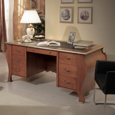 Scrivania d'ufficio design classico in legno marrone.