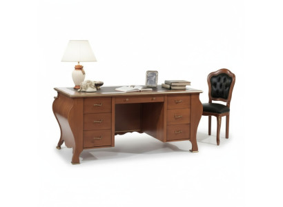 Scrivania d'ufficio design classico in legno marrone.
