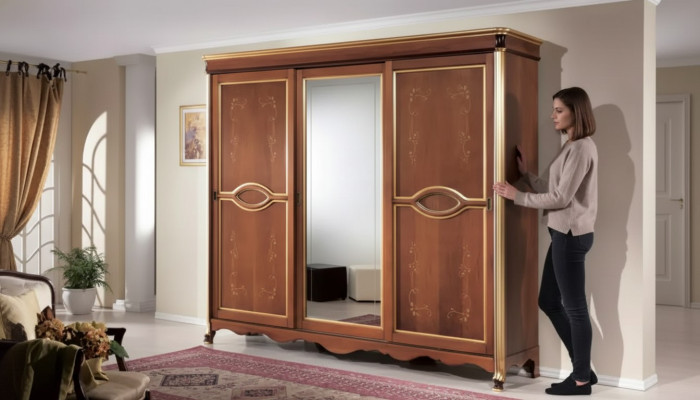 Armadio classico in legno massiccio marrone con specchio per camera da letto