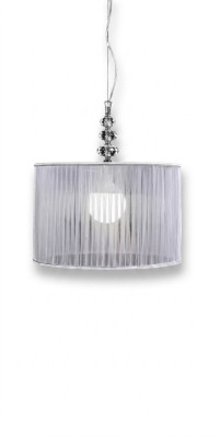 Lampadario a soffitto di lusso in cristallo bianco.