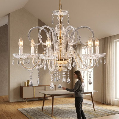 Lussuoso lampadario a soffitto in cristallo con lampade luminosa